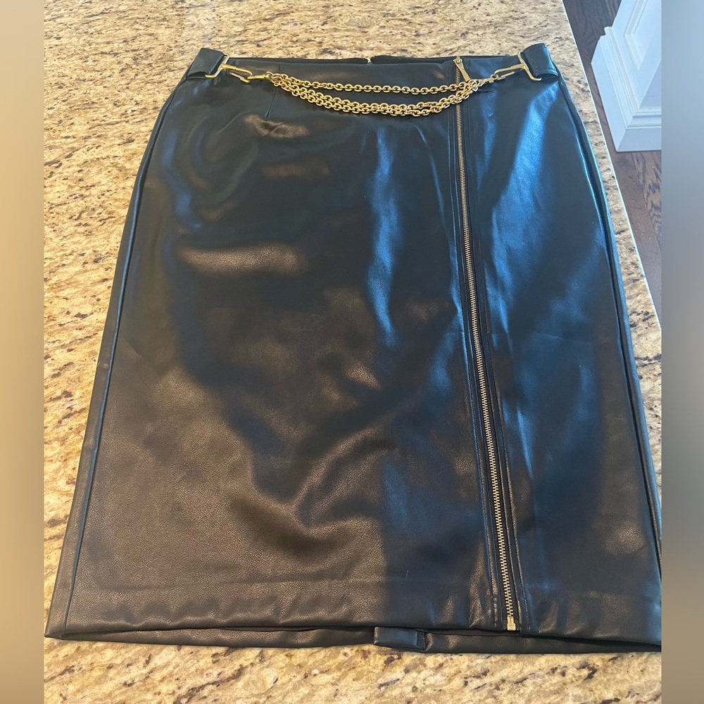 Donna Karan Black Leather Skirt with Gold Chain Detail - Picture 4 of 5
